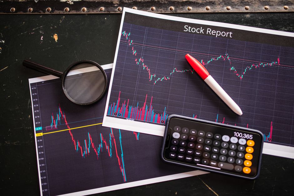 Covered calls strategy — Stock report with charts, calculator, and magnifying glass for financial analysis.